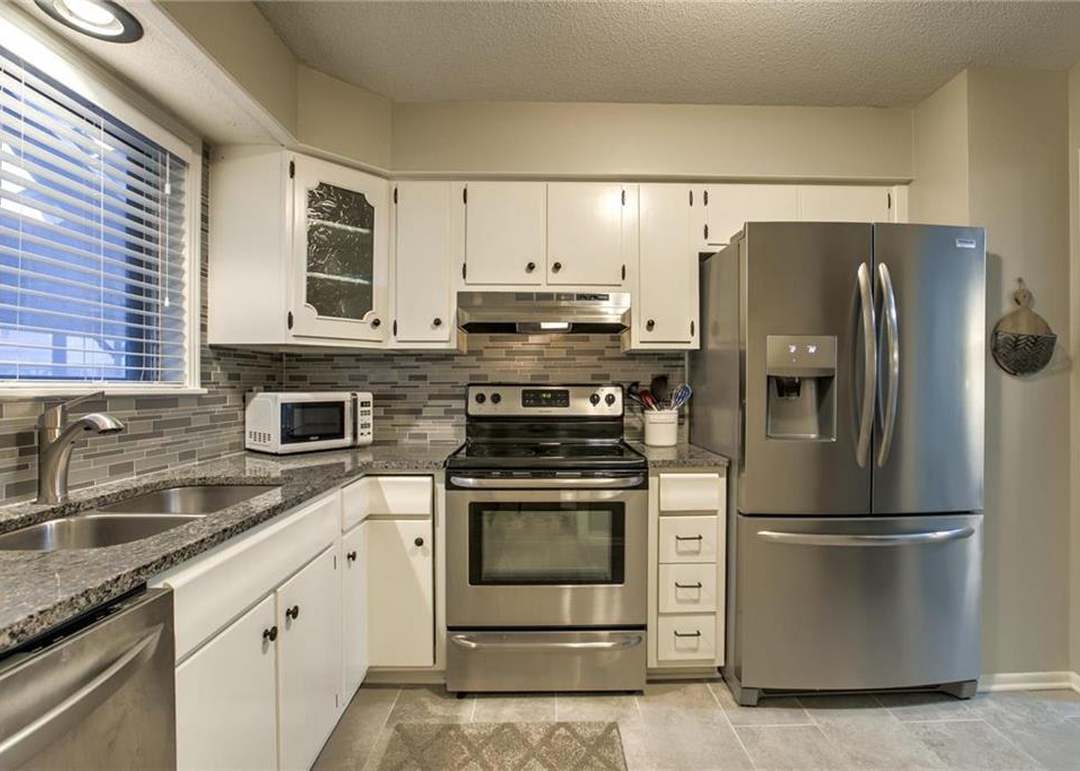 5632 W 97 Street — photo 12