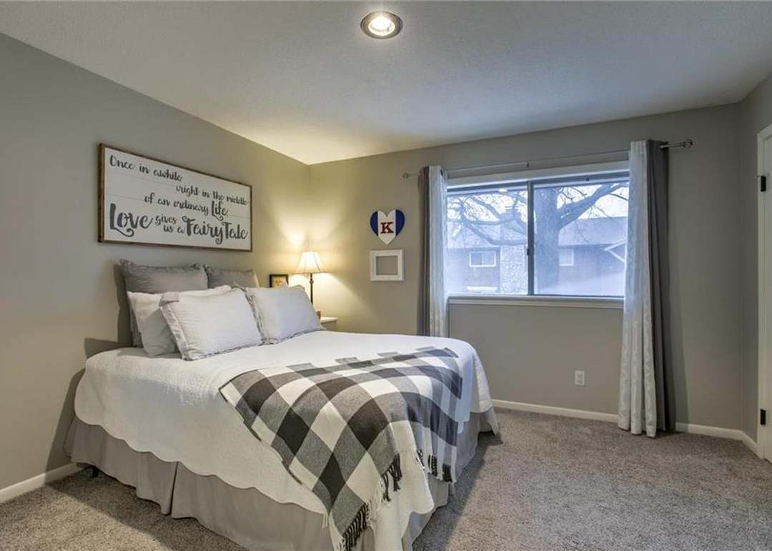 5632 W 97 Street — photo 14