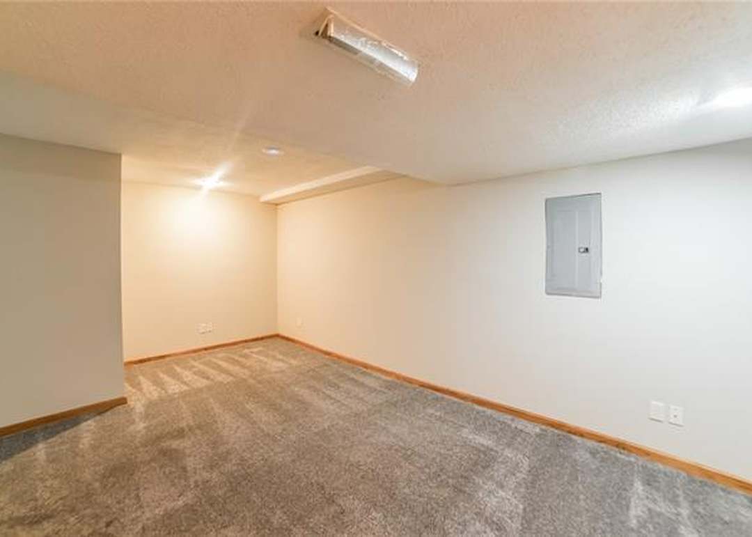 1147 Blue Bird Lane — photo 3