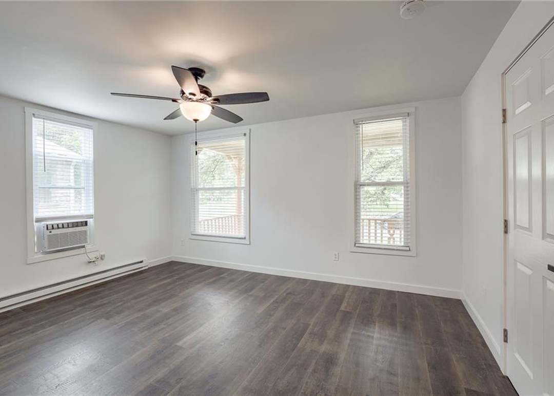 207 E Cedar Street — photo 2