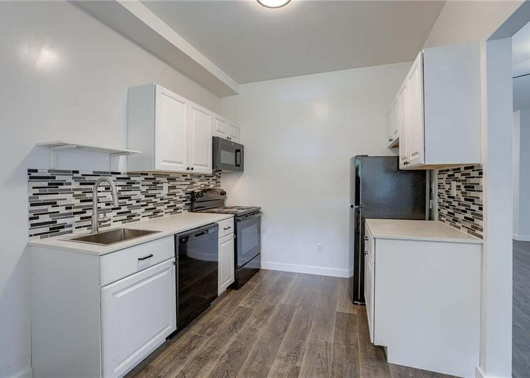 207 E Cedar Street — photo 3