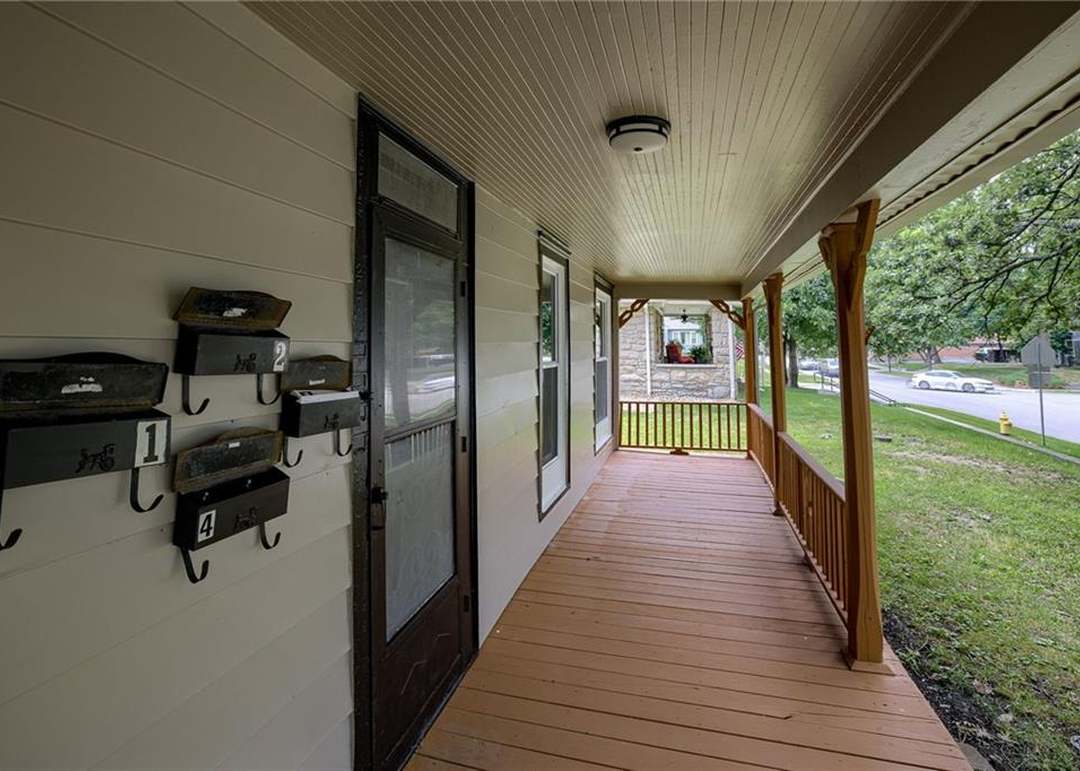 207 E Cedar Street — photo 6