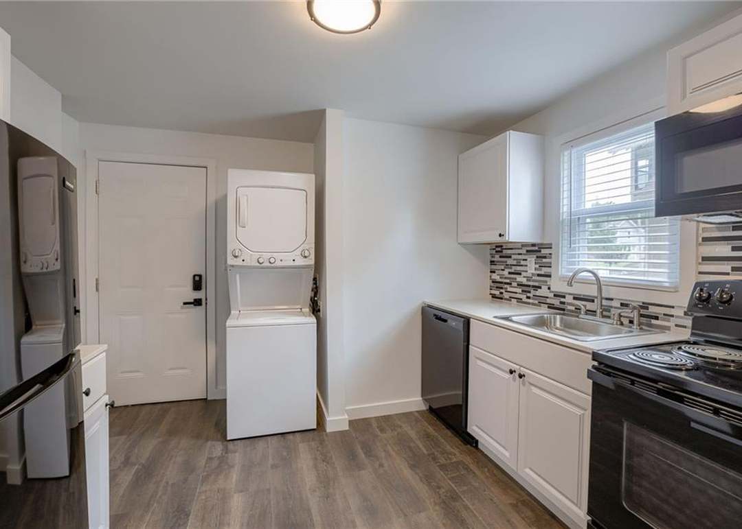207 E Cedar Street — photo 17