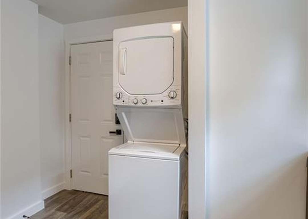 207 E Cedar Street — photo 18