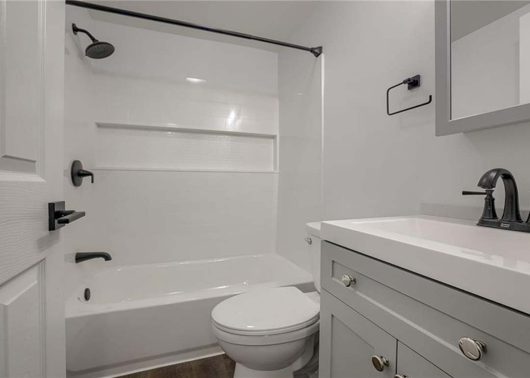 207 E Cedar Street — photo 20