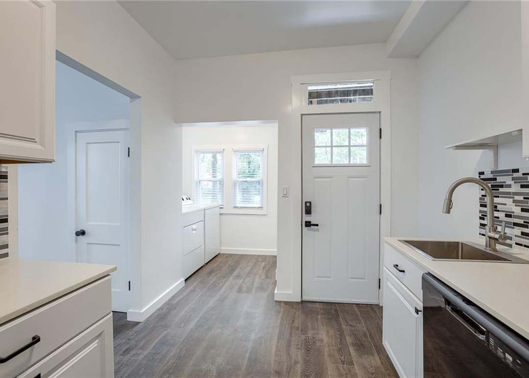 207 E Cedar Street — photo 24