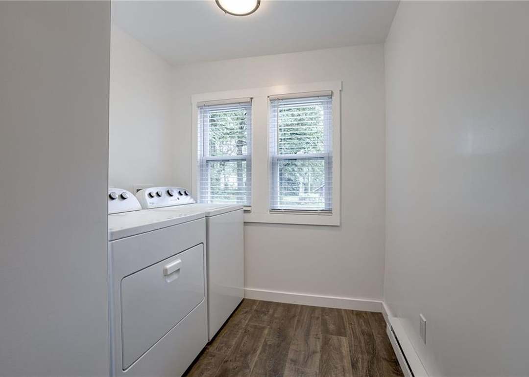 207 E Cedar Street — photo 27