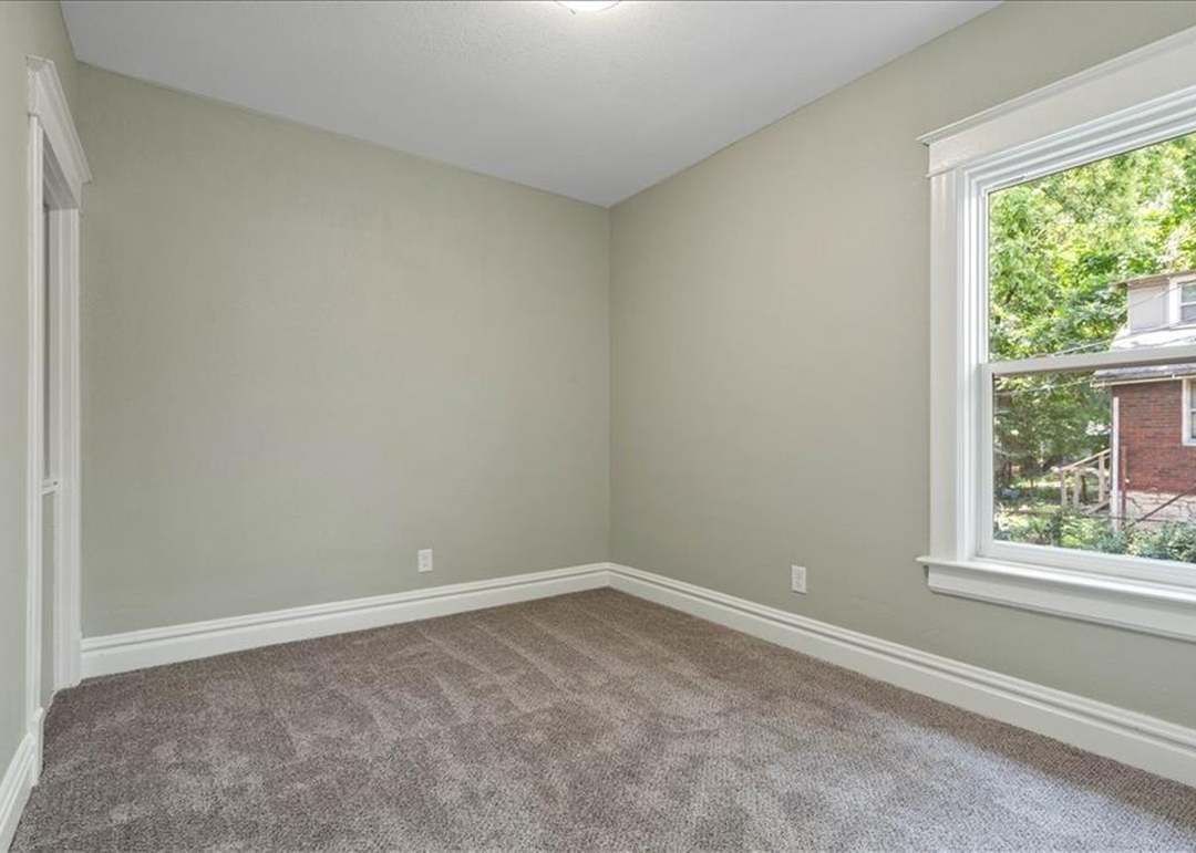 3217 E 28 Street — photo 5