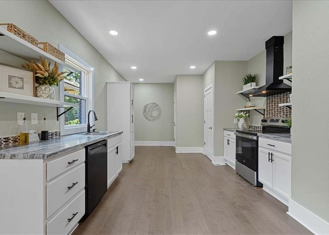 3217 E 28 Street — photo 10